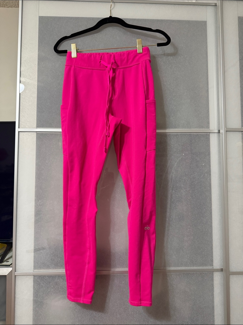 ALO Yoga women’s Bright Hot Pink Joggers with Drawstring